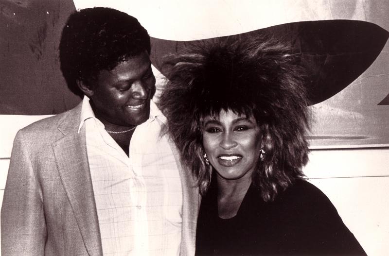 15.jpg - Dobie & Tina Turner backstage following Turner’s appearance at Nashville’s Starwood  Amphitheatre.